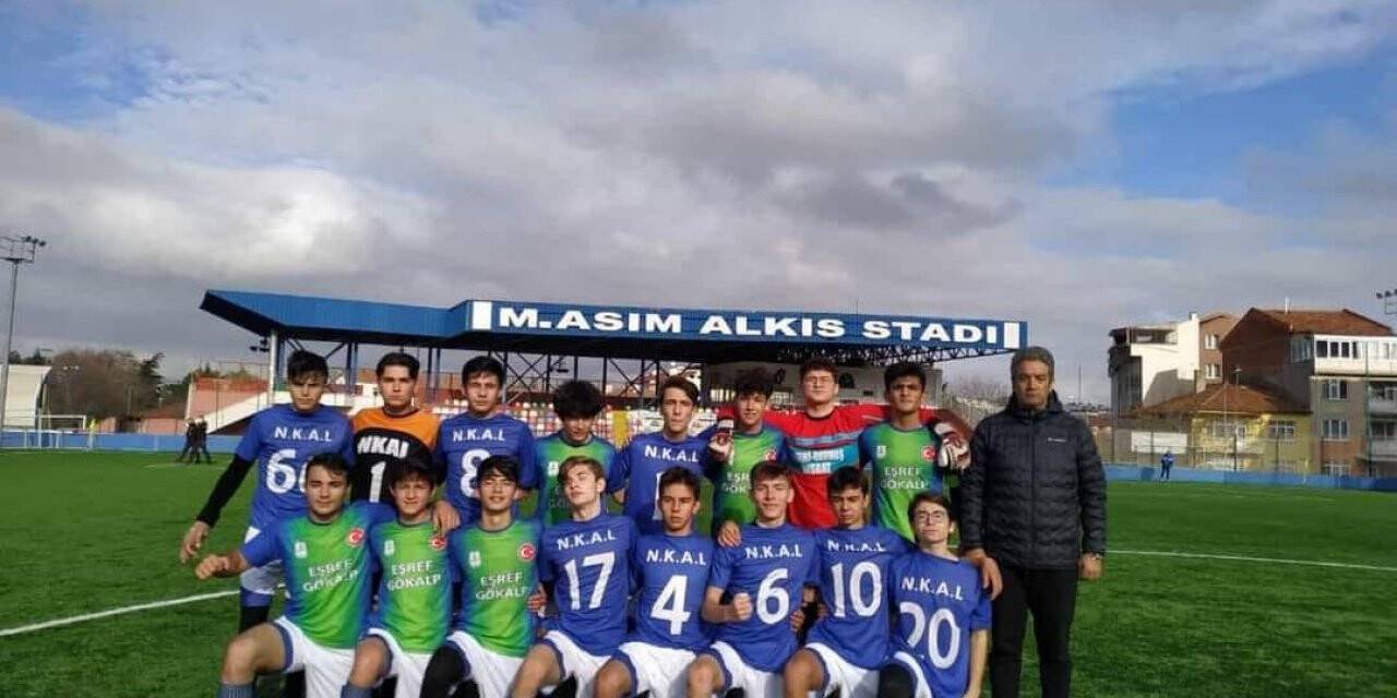 Simav’ın genç erkek futbol takımı il şampiyonu oldu