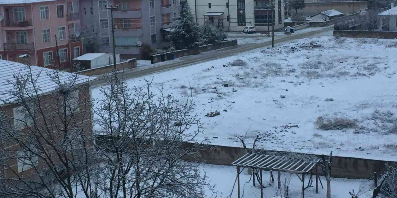 Kulu’da mevsimin ilk karı yağdı