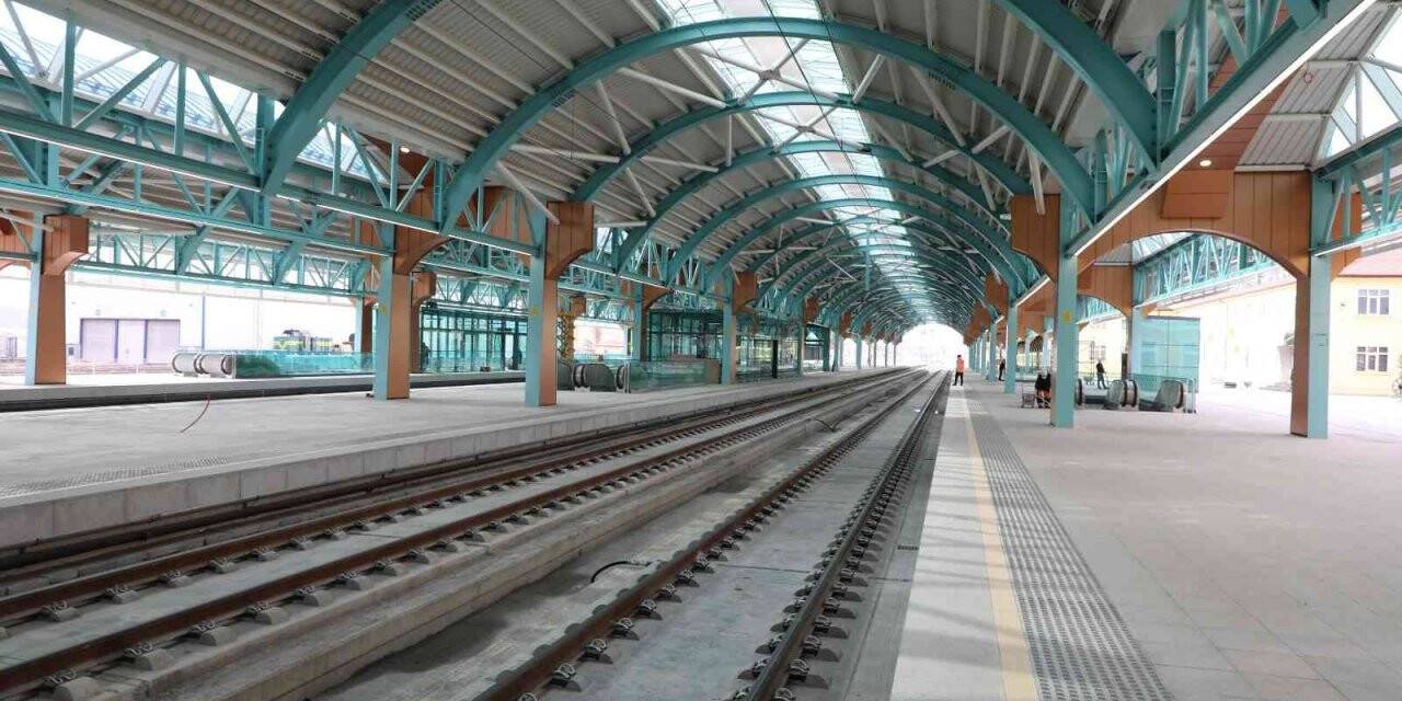 Tamamlanan Sivas YHT Garı yolcu kabulüne hazır
