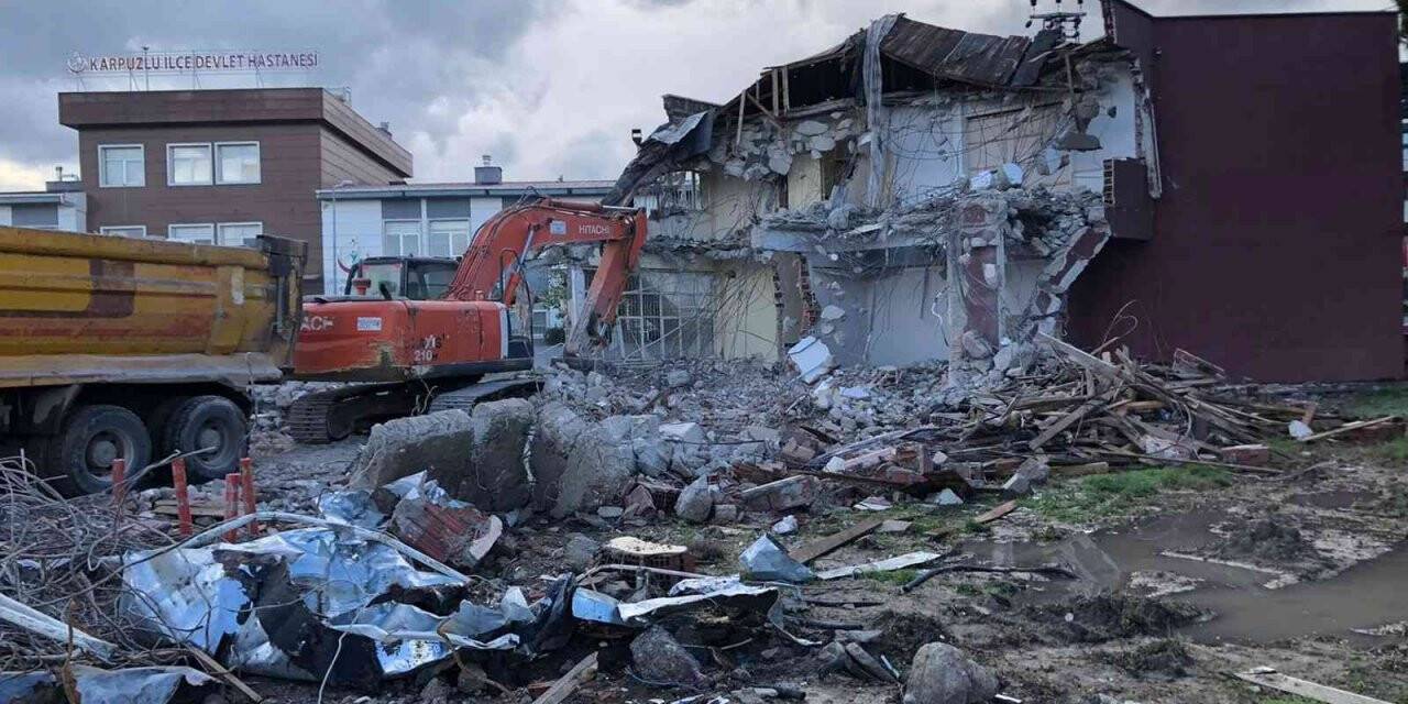 Karpuzlu’da hükümet konağı yıkıldı