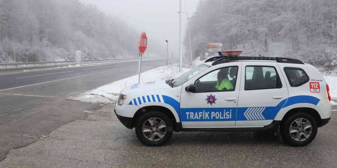 Bolu Dağı’nda kar yağışı ve sis etkili oluyor