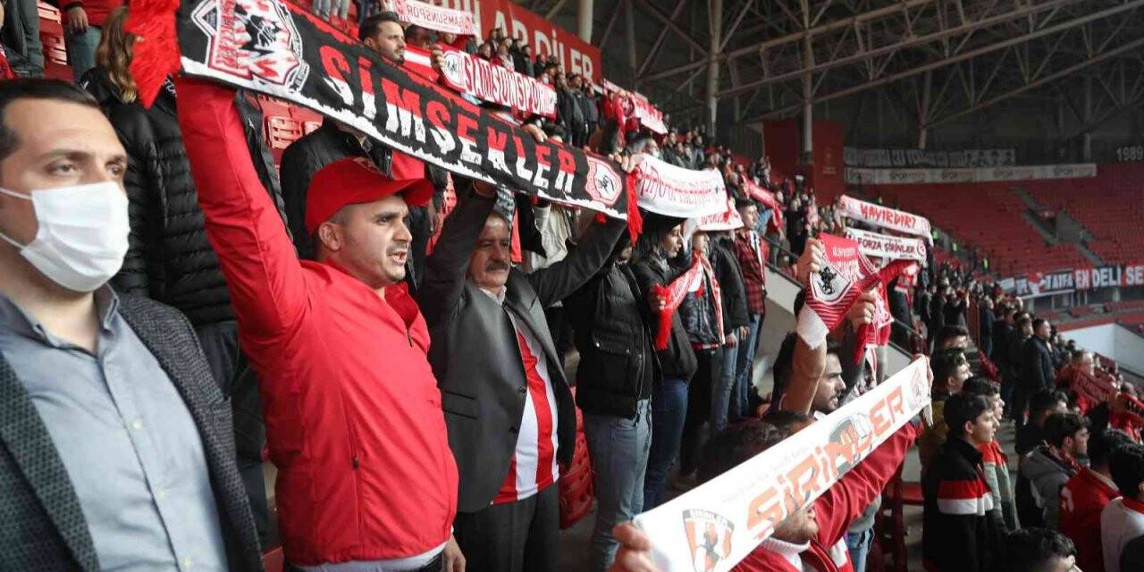 Başkan Deveci’den Samsunspor’a tribünden destek