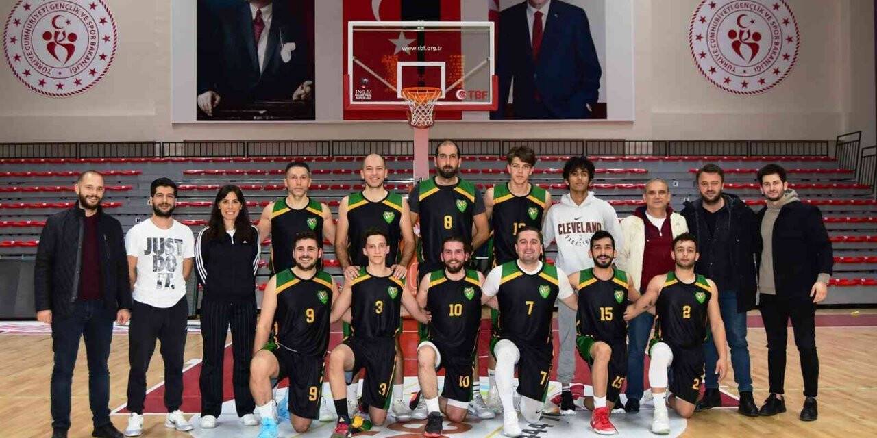 Altınova, basketbolda şampiyonluğa oynuyor