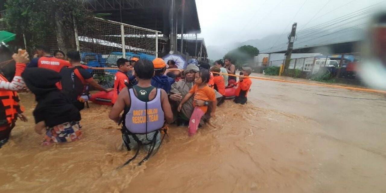 Filipinler’de Rai Tayfunu karaya çıktı