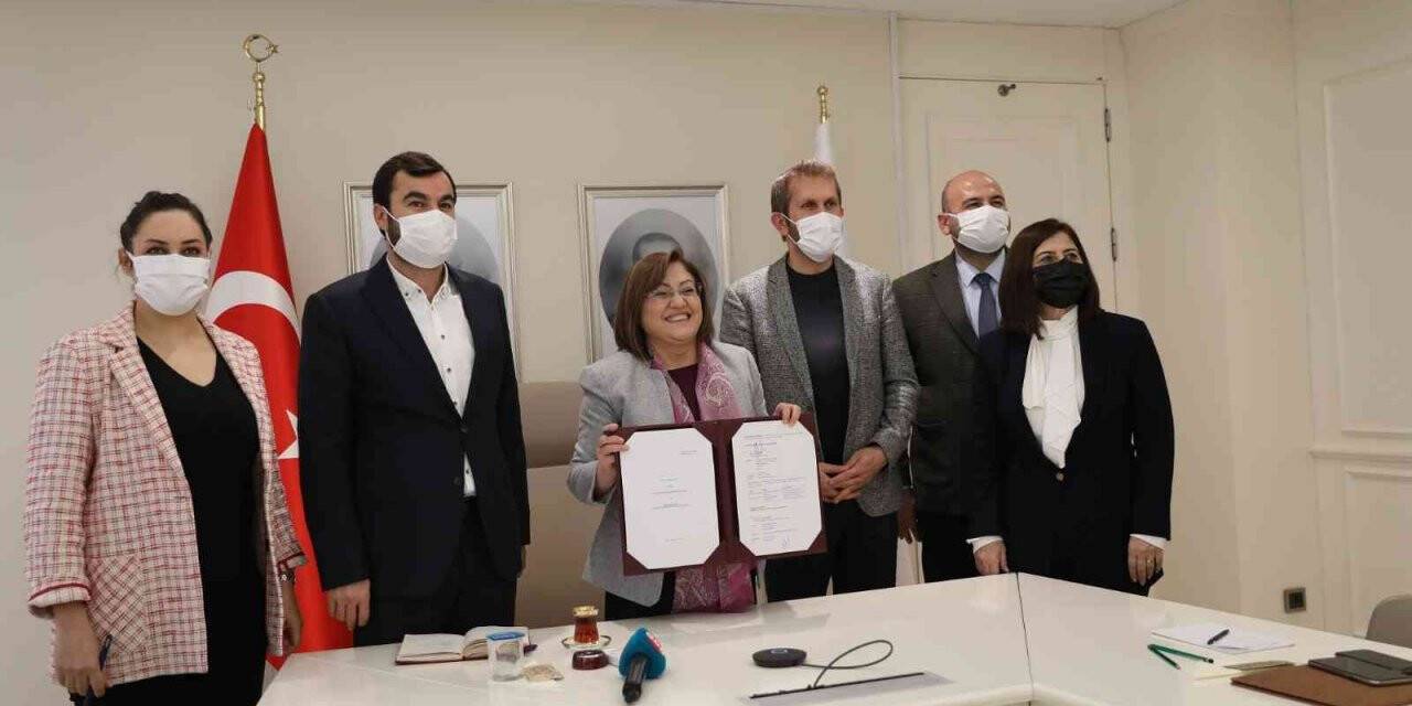 27 megavatlık güneş enerjisi santrali için resmi imzalar atıldı