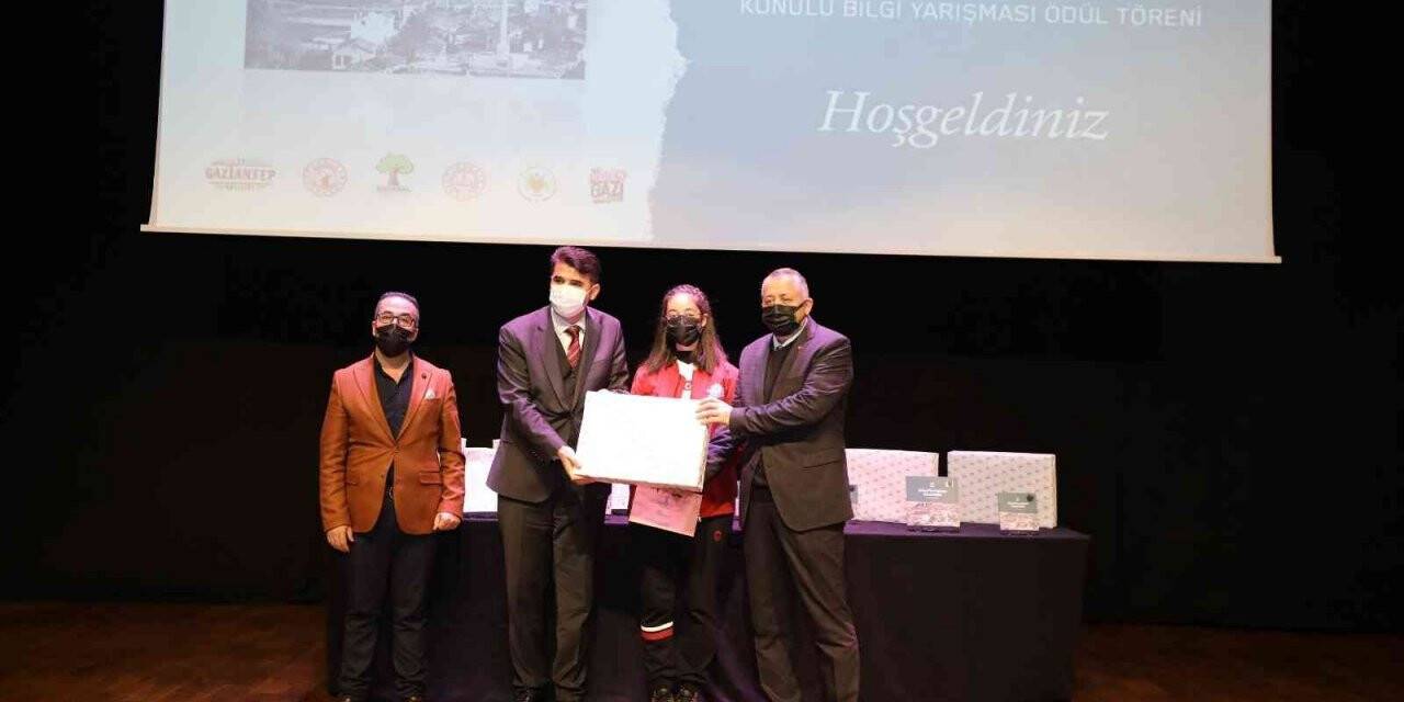 Tarihini en iyi bilen öğrenciler ödüllendirildi