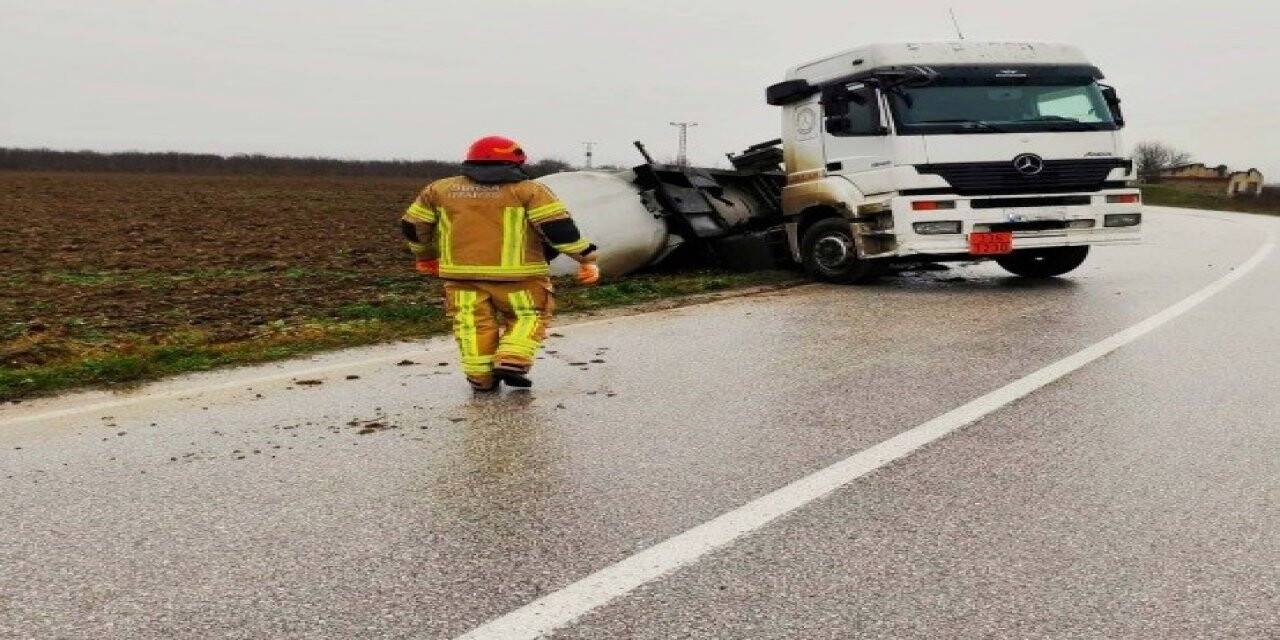 Yenişehir’de kimyasal yüklü tanker devrildi
