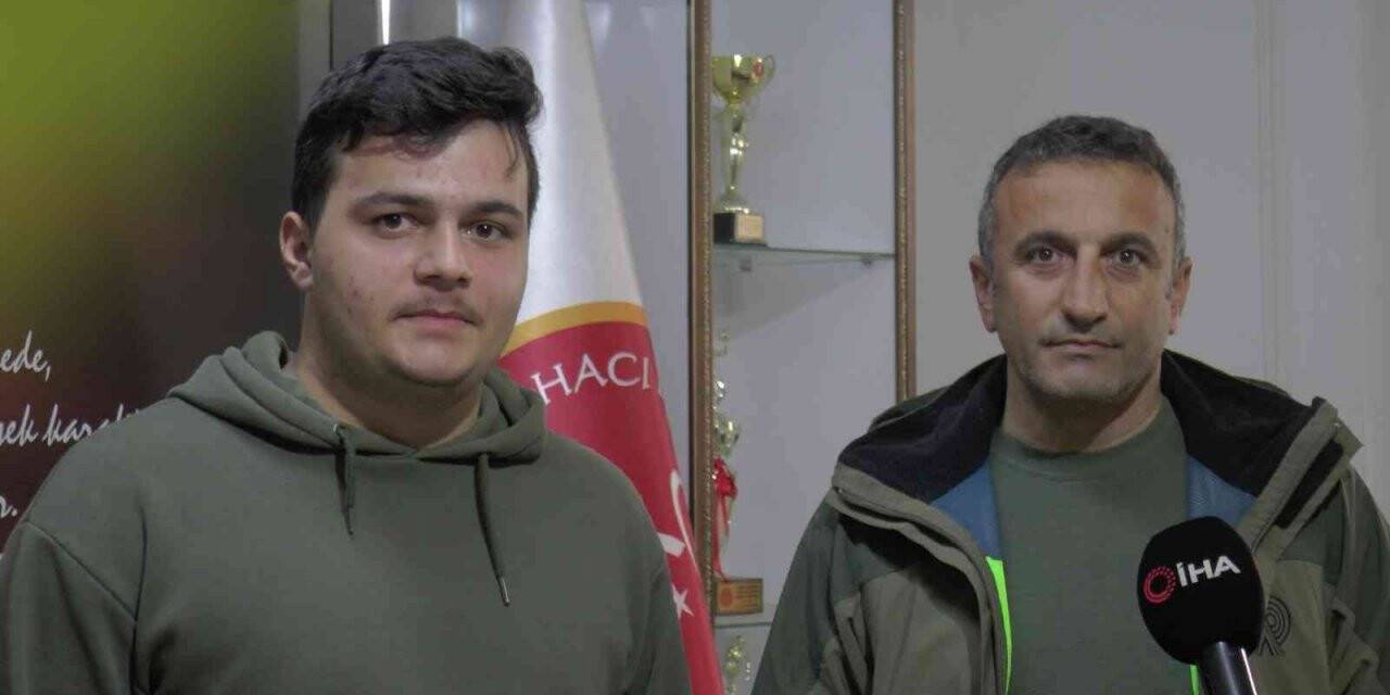 Baba-oğul aynı üniversitede eğitim görüyor