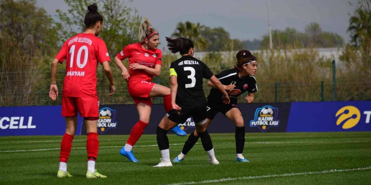 Turkcell Kadın Futbol Süper Ligi’nde heyecan derbi ile başlıyor