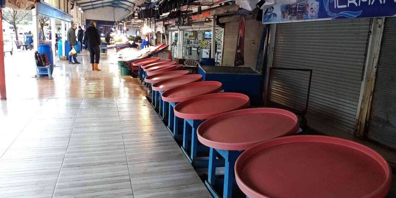 Balık tezgahları buz kesti