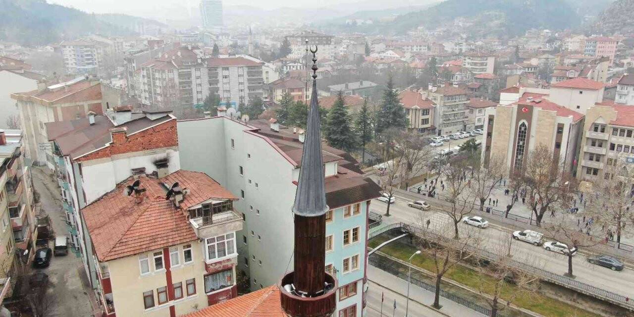 İsmini minaresine saplanan oktan alan cami, oksuz kaldı