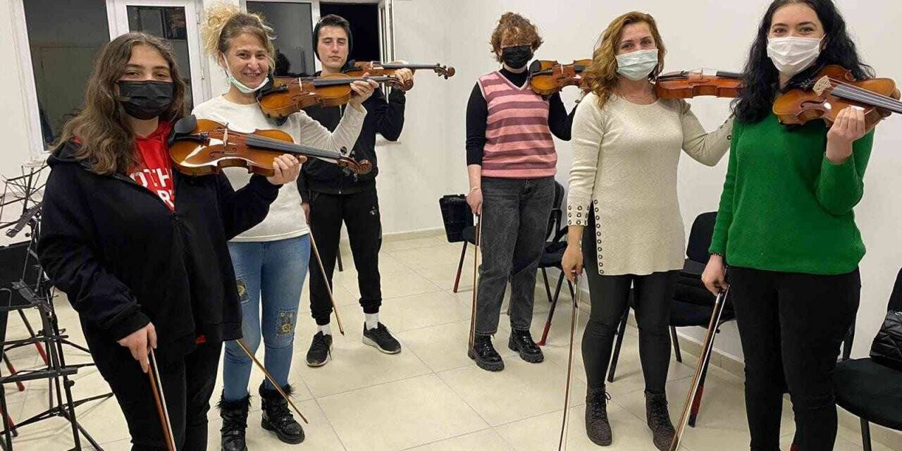 KASMEK’te keman kursları başladı