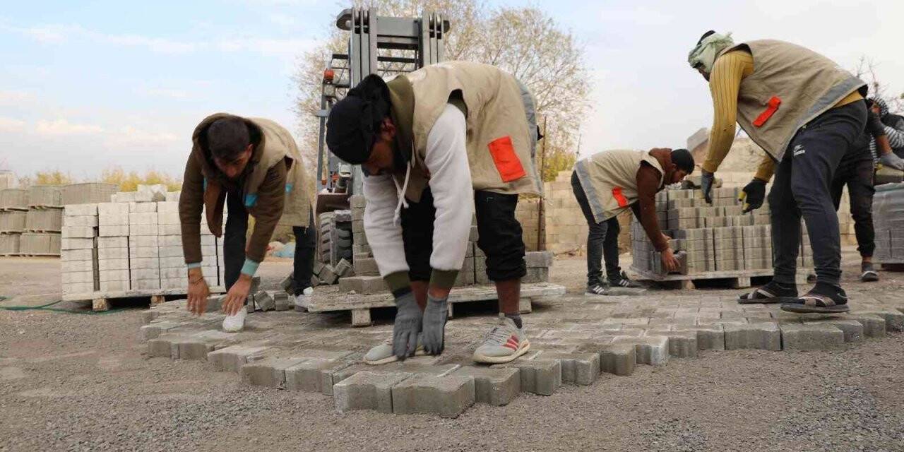 Haliliye’de asfalt ve parke çalışmaları sürüyor