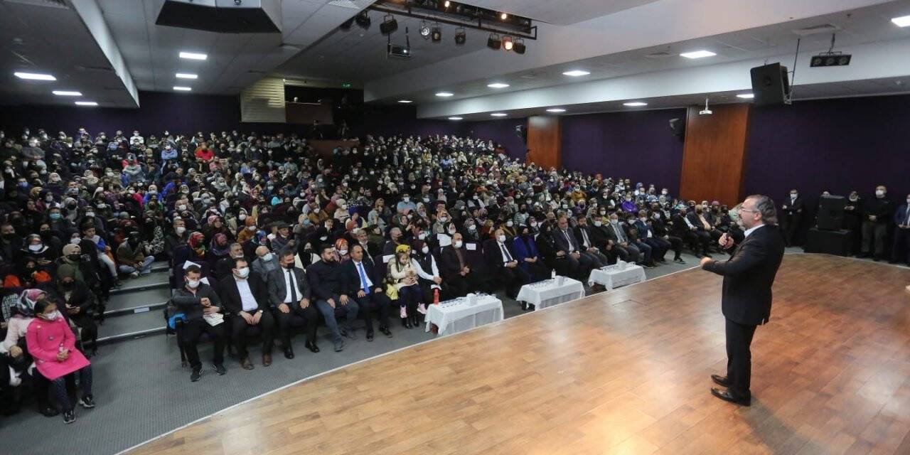 Sıtkı Aslanhan’dan "Pandemi Sonrası Aile İçi İletişim" konferansı
