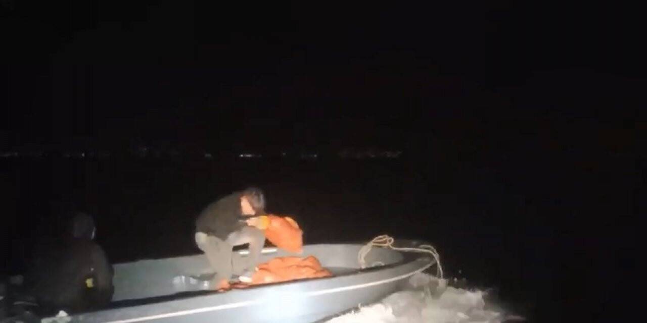 Denizin ortasında polis ile avcıların kovalamacası böyle kaydedildi