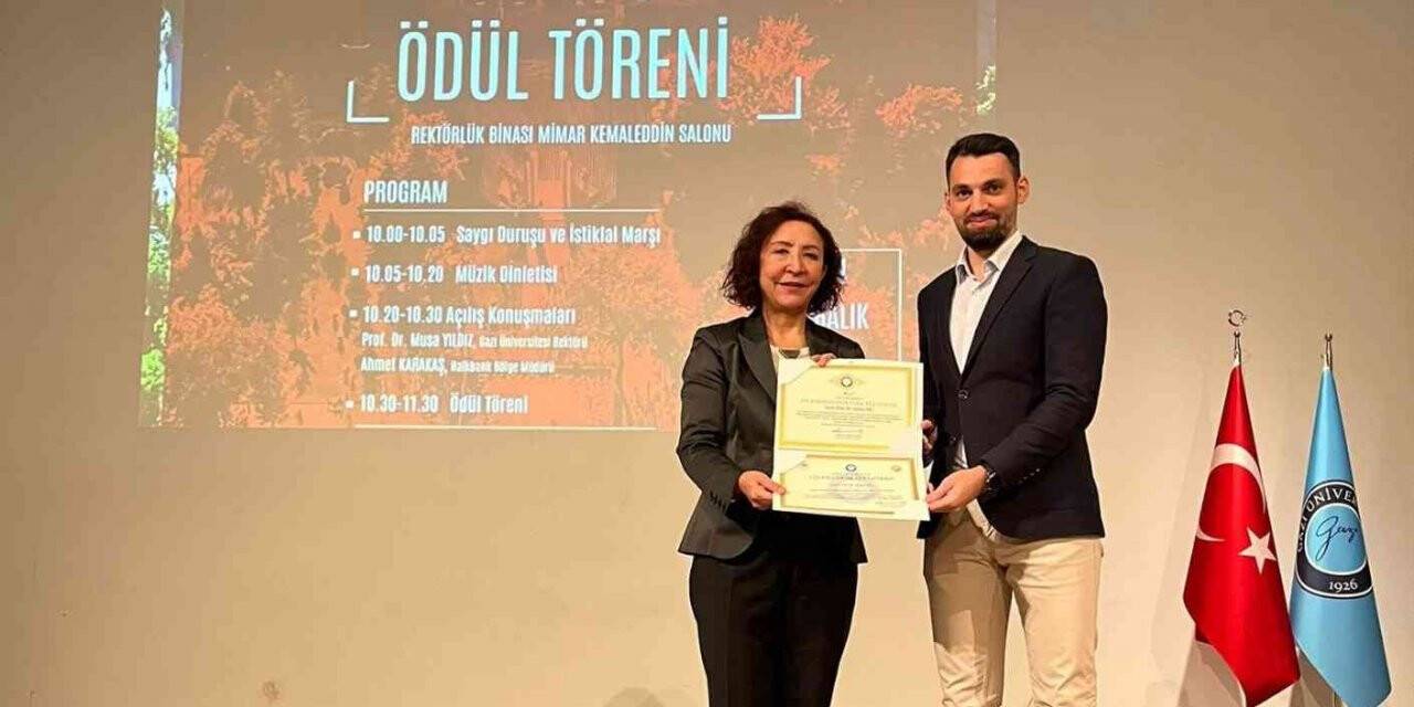 ADÜ’nün araştırma görevlisi üçüncülük ödülünün sahibi oldu