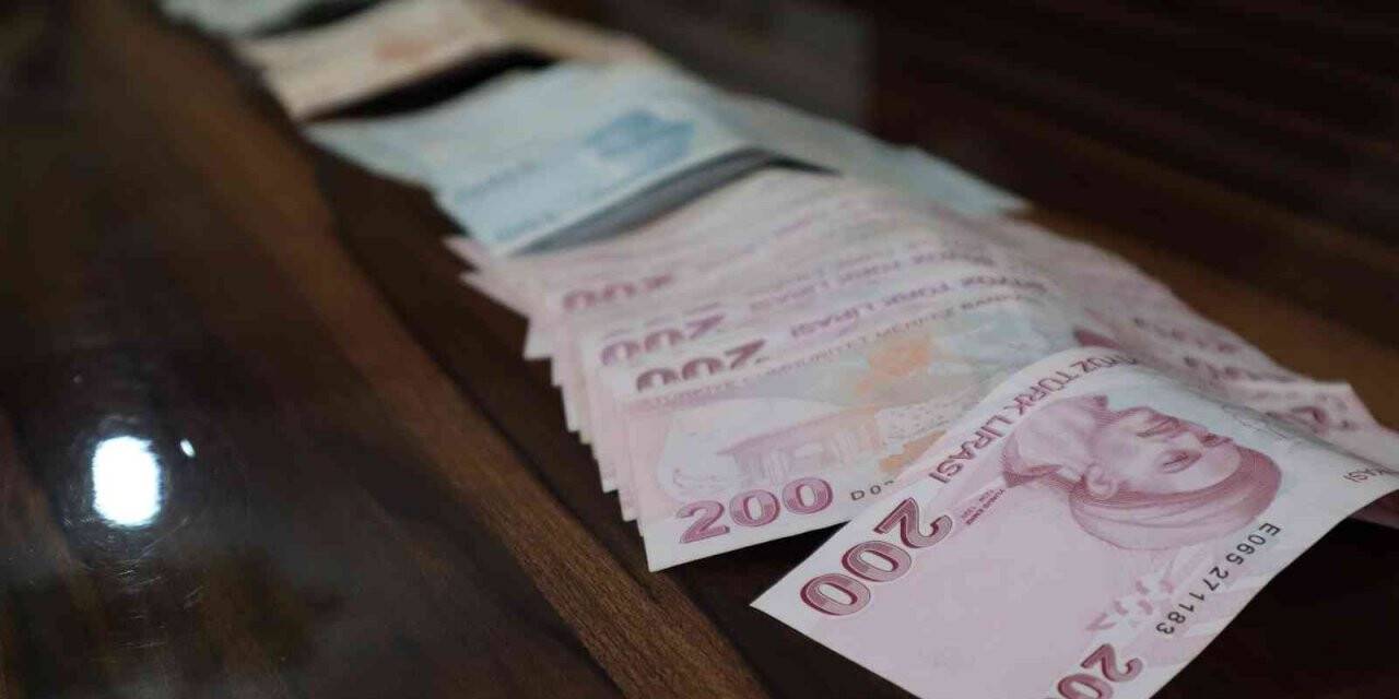 Dilencinin üzerinden çıkan para zabıta ekiplerini de şaşırttı