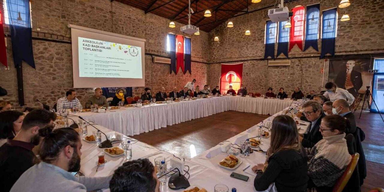 Soyer, 13 kazı başkanıyla bir araya geldiği toplantıda konuştu