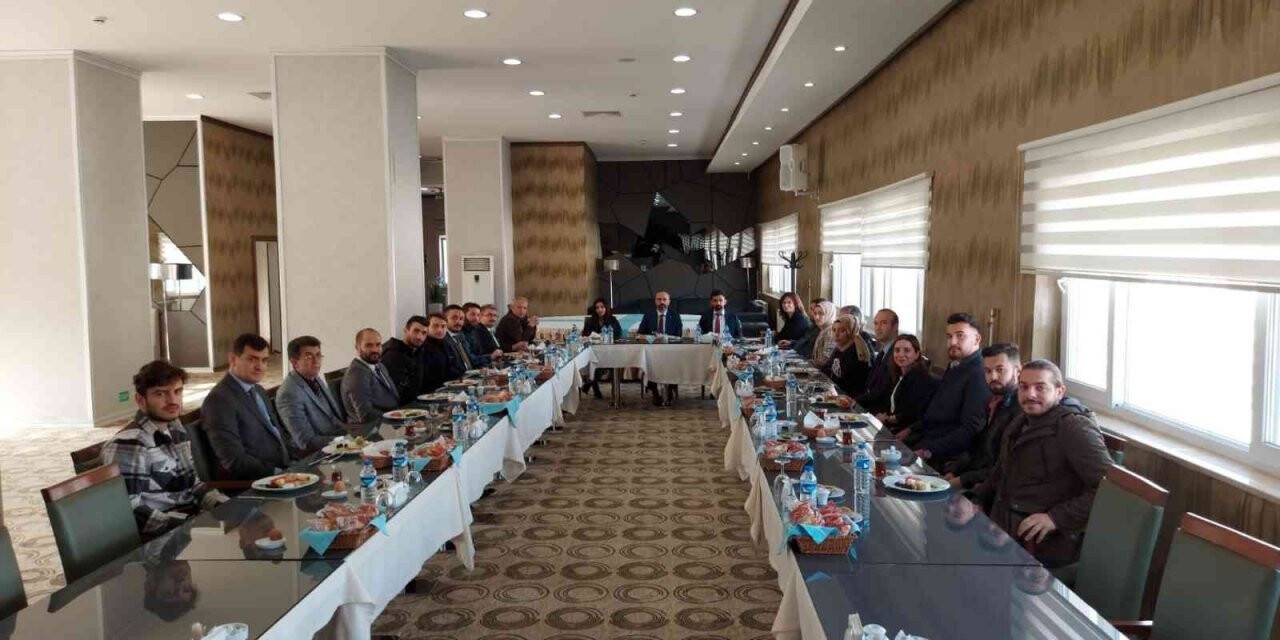 Bayburt Üniversitesi üst yönetimi engelli öğrenci temsilcileriyle bir araya geldi