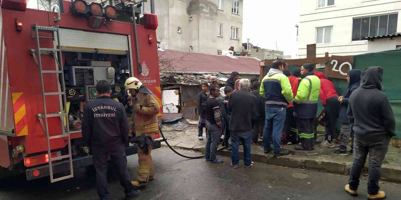 Avcılar’da çocuk kibritle oynarken evi yaktı