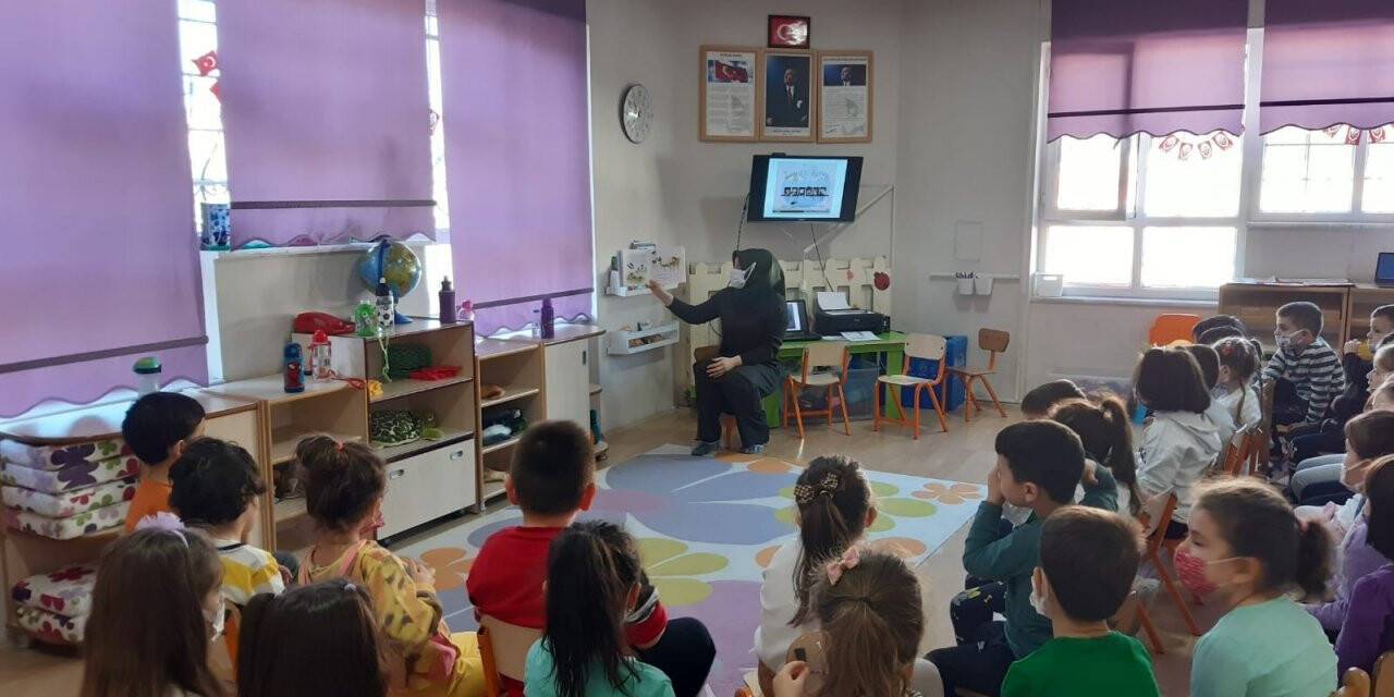 Minik öğrencilere teknolojinin doğru kullanımı anlatıldı