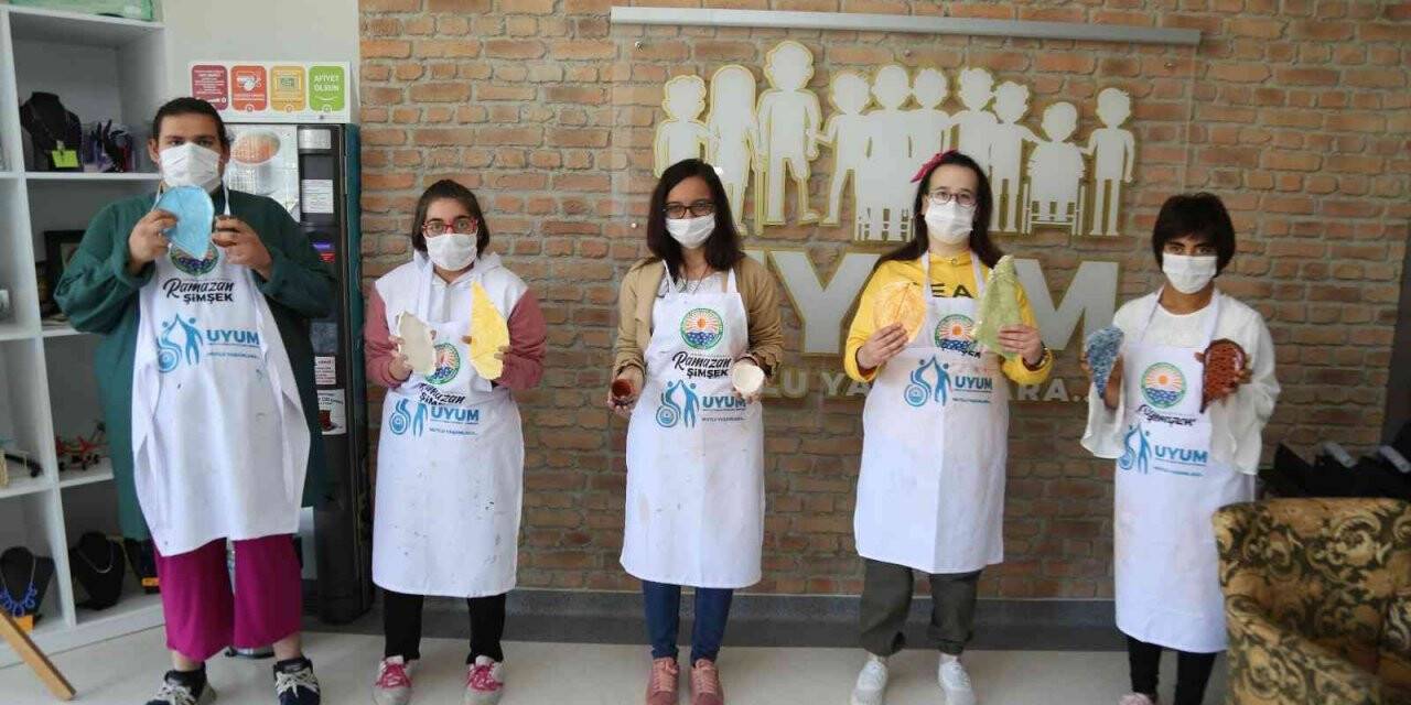UYUM öğrencilerinin ellerinden Ankaralılara hediye