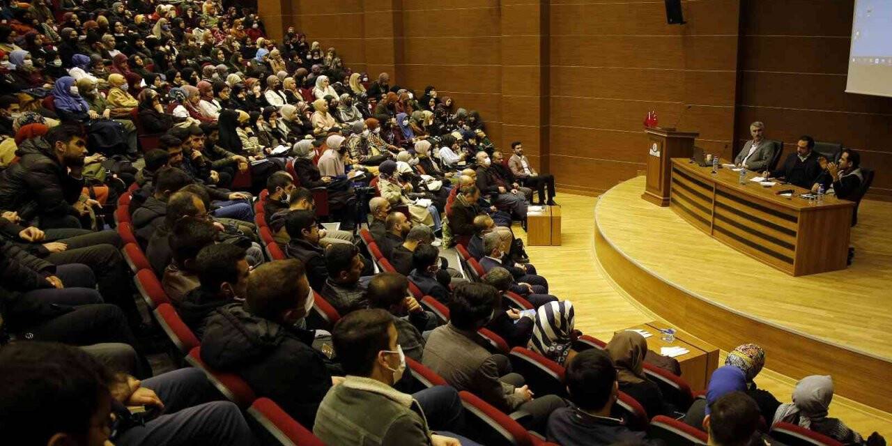 Gaziantep’te Sezai Karakoç anısına konferans