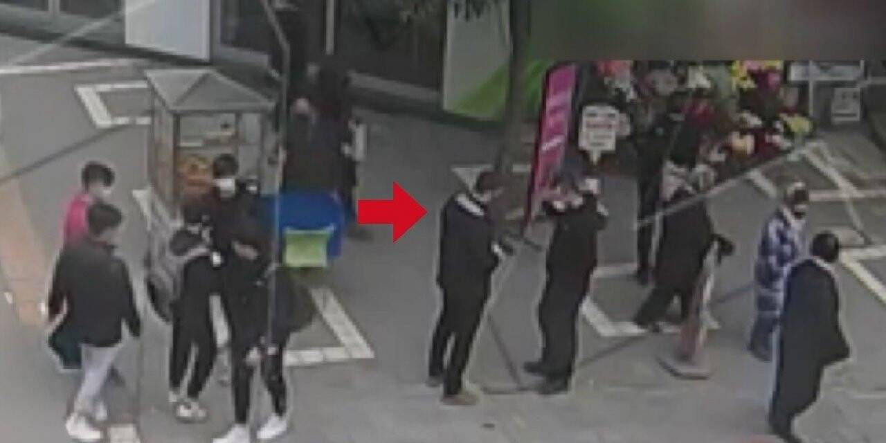 Emanet parayı yanlış kişiye verdiğini anlayınca polise koştu