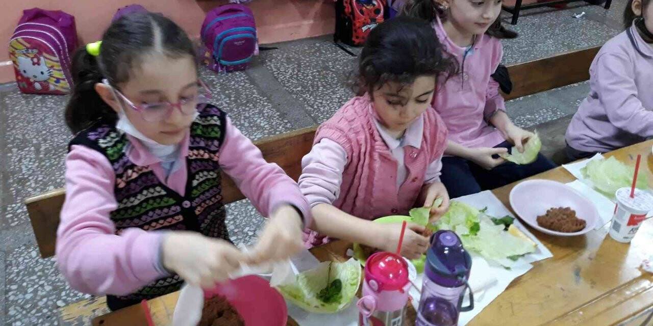 Yerli Malı Haftası’nda çiğköfte partisi düzenlediler