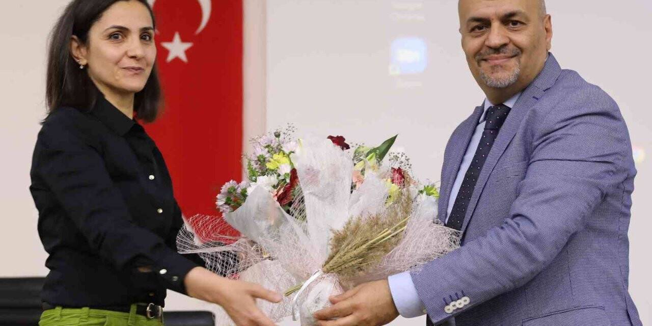 Prof Dr. Altunbaş’dan dijital marka iletişimi konferansı