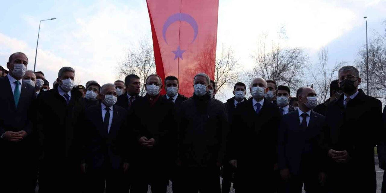 Bakanlar Akar ve Karaismailoğlu, Şehit Komandolar Durağını ziyaret etti