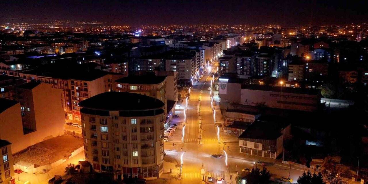 Van Büyükşehir Belediyesi 2021’de 192 kilometre yol yaptı