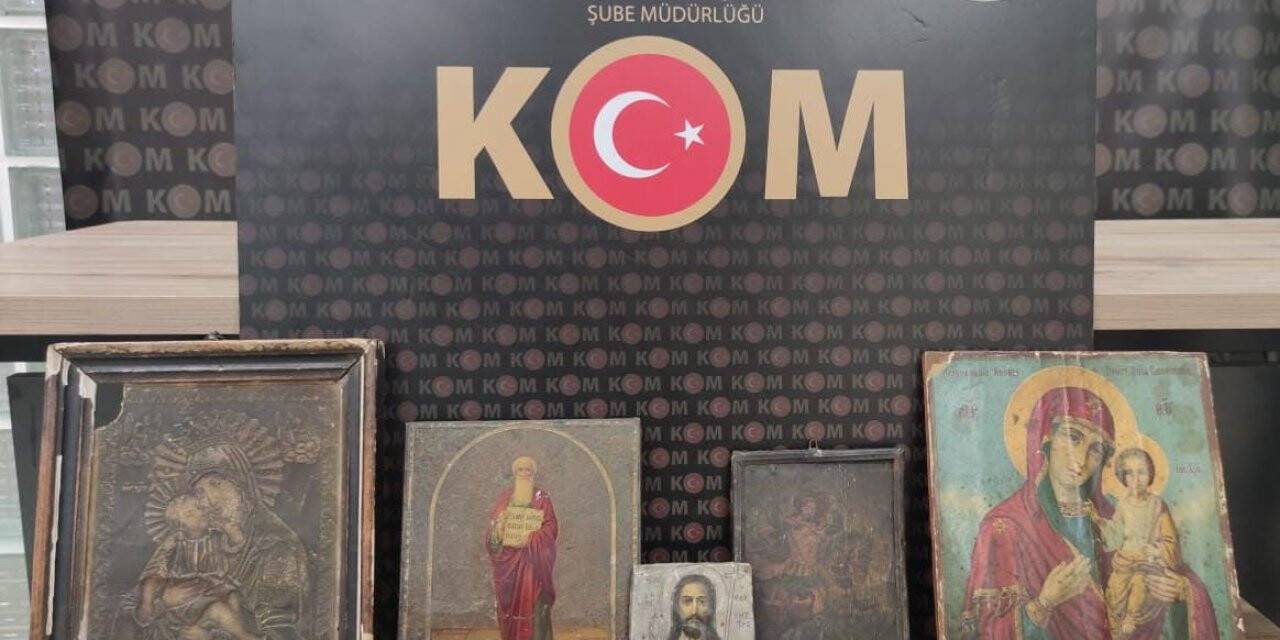İnşaat malzemeleri içinde tarihi ikonalar bulundu