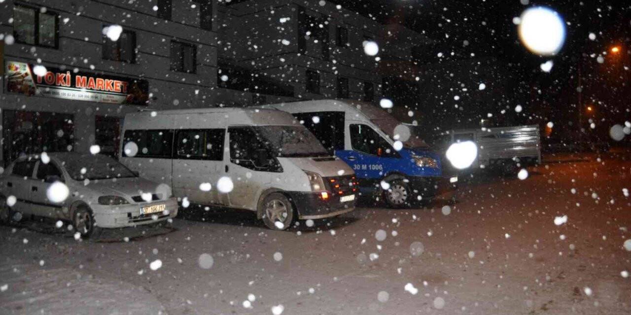 Yüksekova beyaza büründü