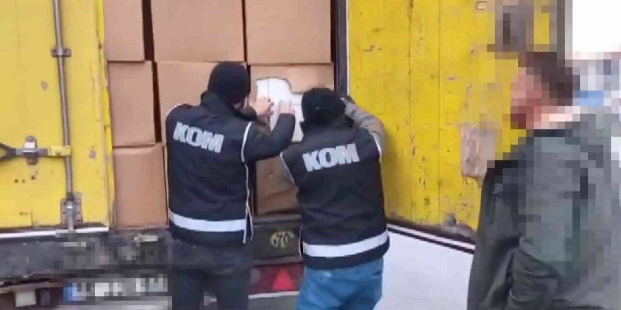 TEM’de durdurulan tırda 14 milyon 300 bin kaçak makaron ele geçirildi