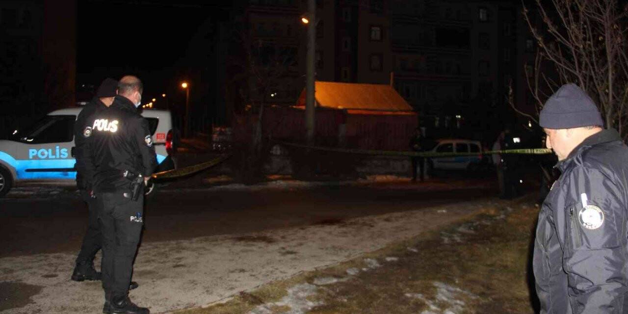 Okulda çıkan tartışma parkta kanlı bitti: 2 yaralı