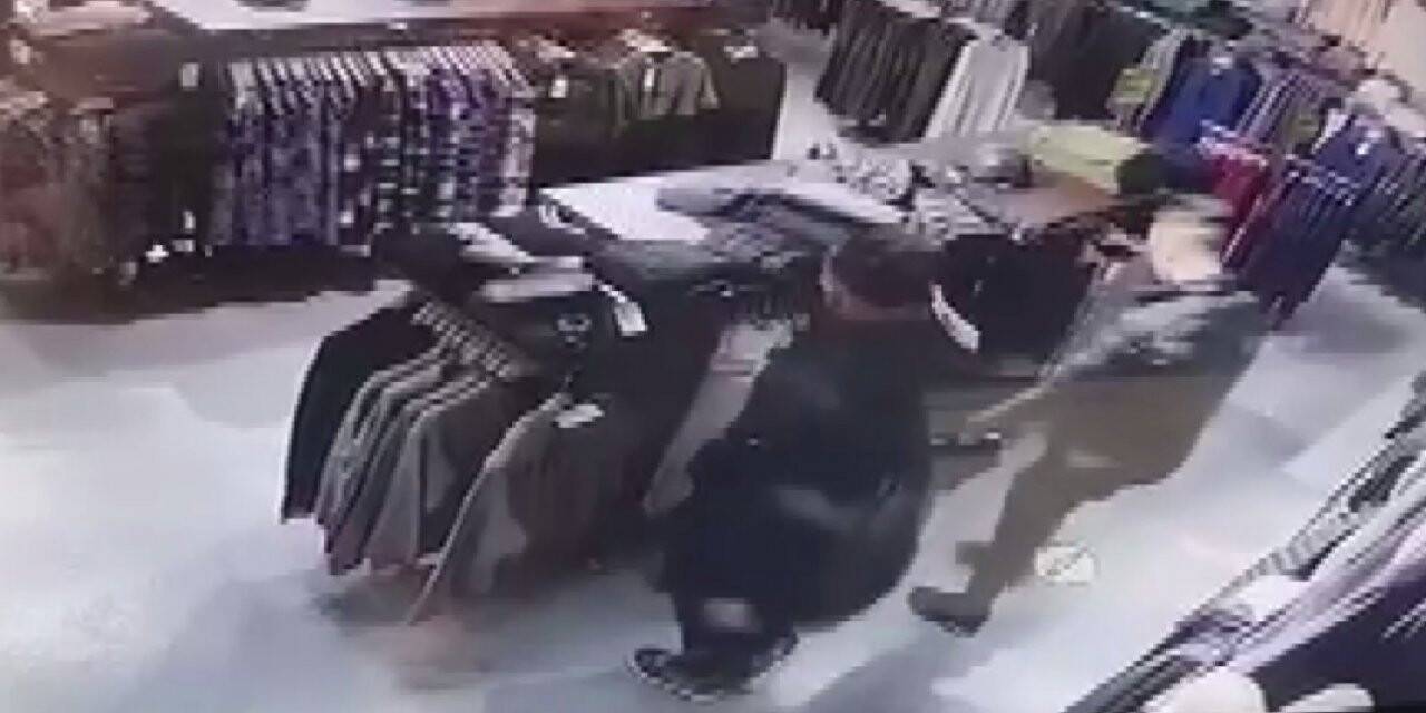 Denediler, katladılar, çantalarına koyup kaçtılar