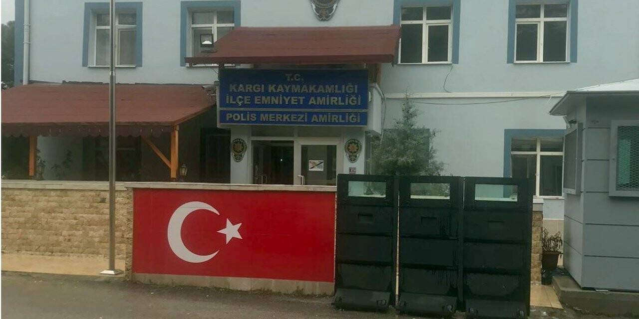 Araçlara dadanan hırsız yakayı ele verdi