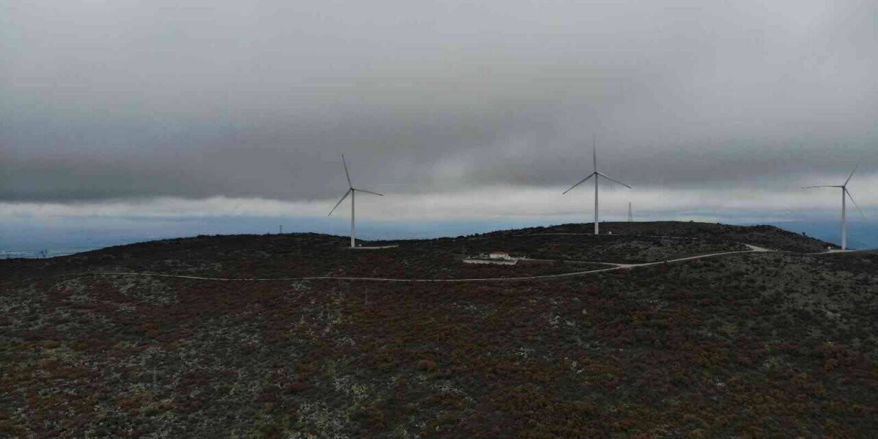 Siste kaybolan rüzgar türbinleri drone ile görüntülendi