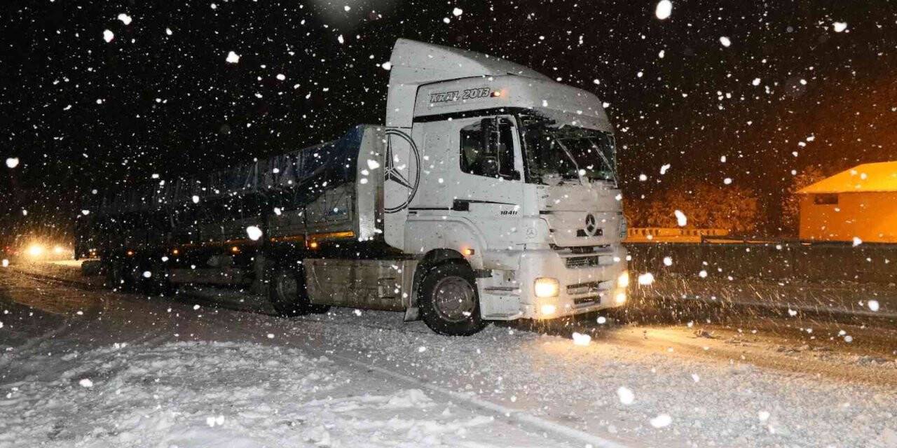 Kar ve tipi ulaşımda aksamalara neden oldu