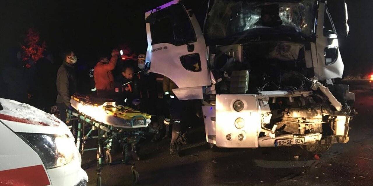 Kamyon, tır ve otobüsün karıştığı kazada 2 kişi yaralandı