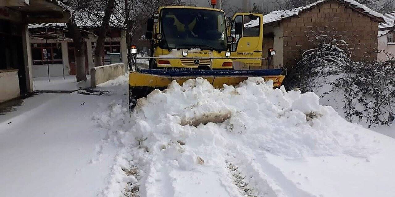 Bozdağlar’da karla mücadele sürüyor