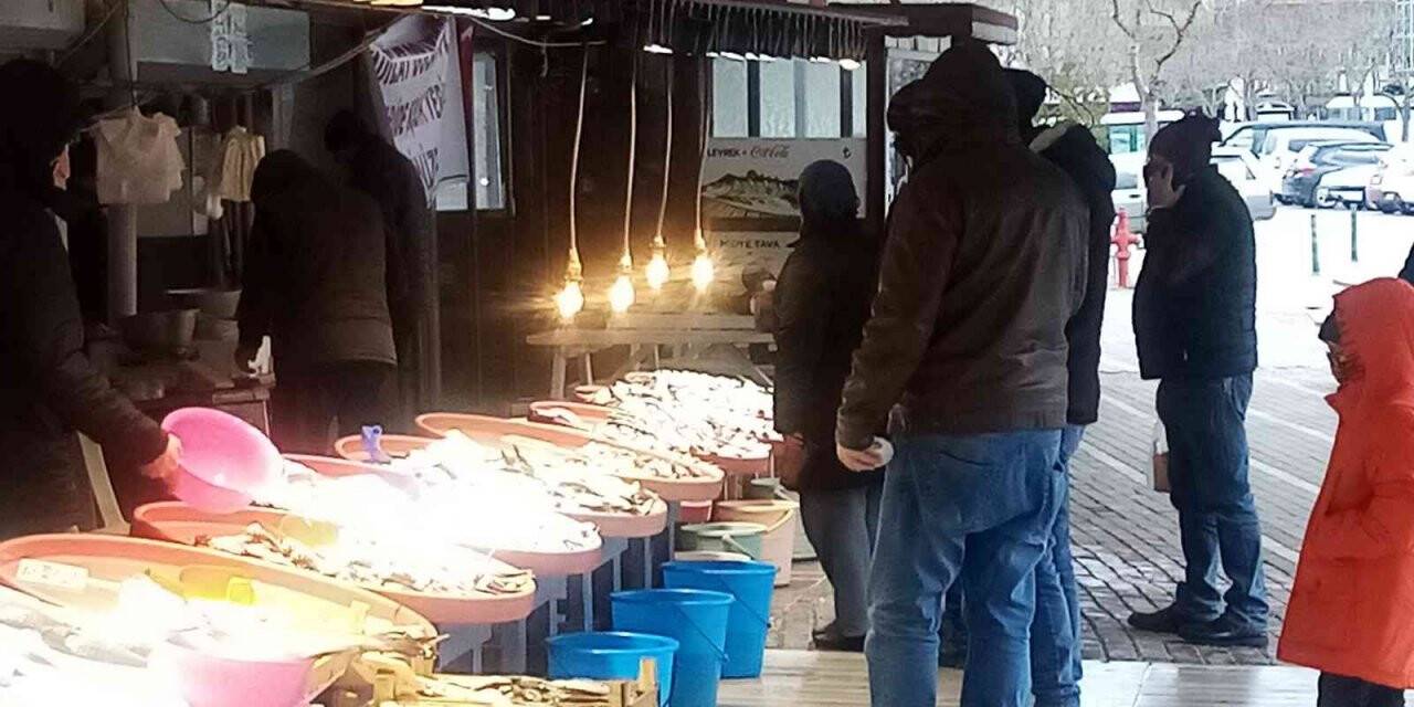 Fırtına balık tezgahlarına esti, fiyatlar yükseldi