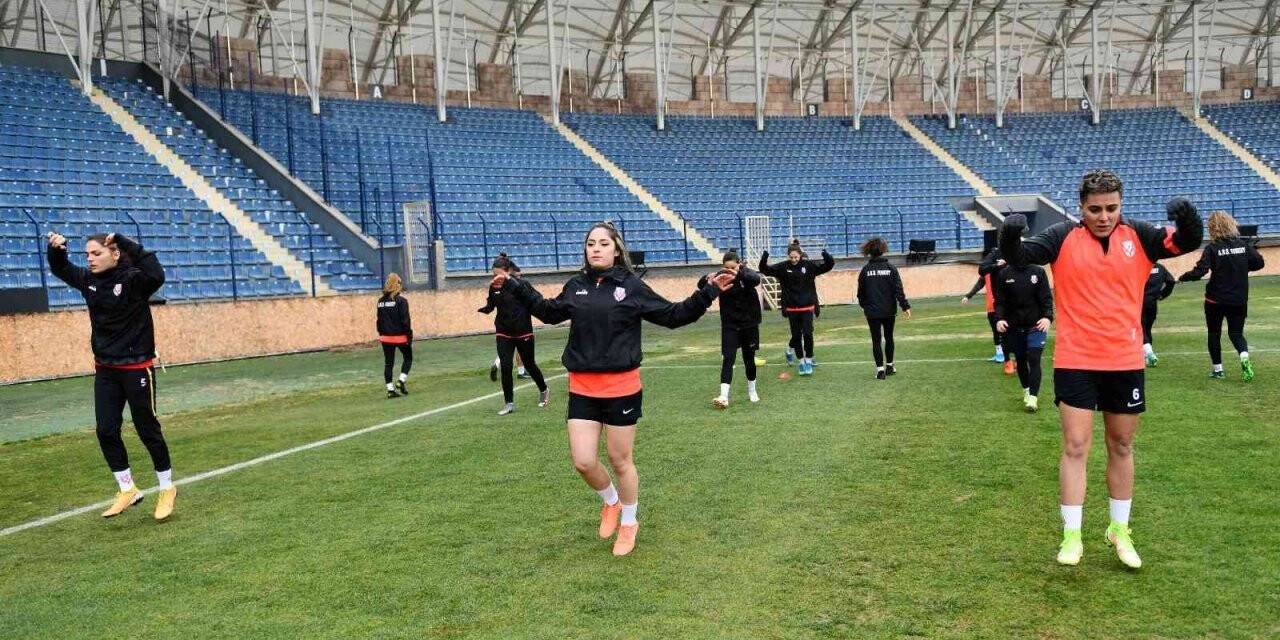 ABB FOMGET Kadın Futbol Takımı yeni sezonda iddialı