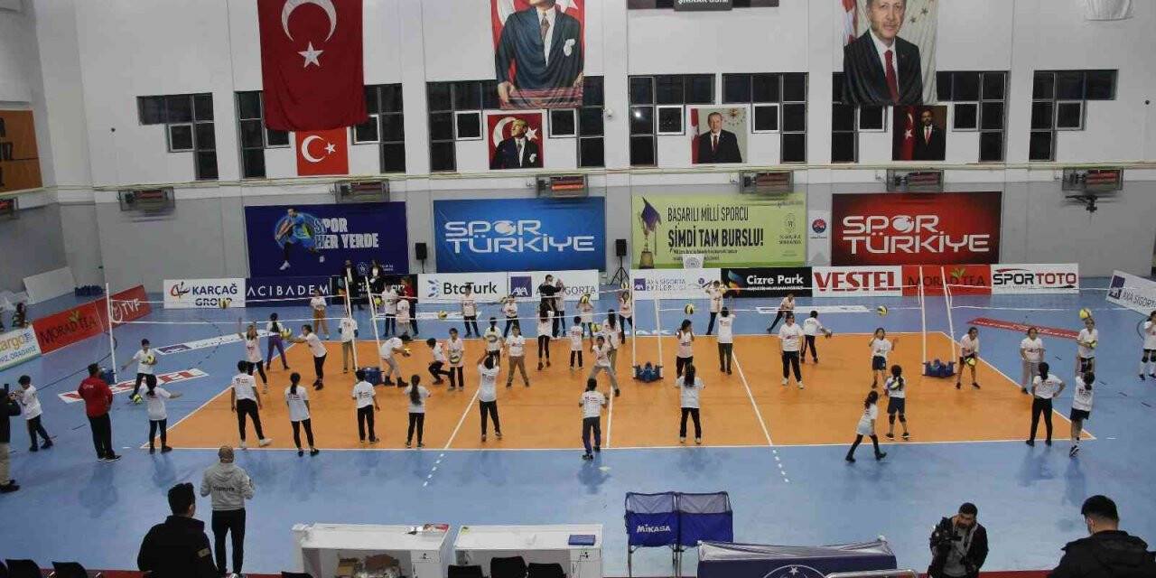 TVF Şırnak’ta Fabrika Voleybol Okulu açtı