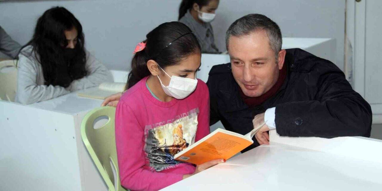 Ağrı Milli Eğitim Müdürü Kökrek, il merkezindeki okulları ziyaret etti