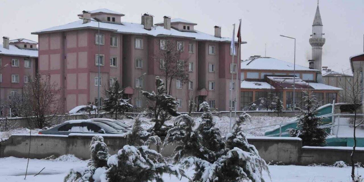 Bitlis’te 4 köy yolu ulaşıma kapandı