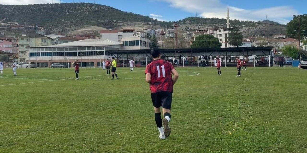 Hakeme kızan başkan takımını sahadan çekti