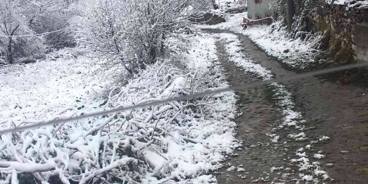 Kepsut’ta kar yağışı hayatı olumsuz etkiliyor