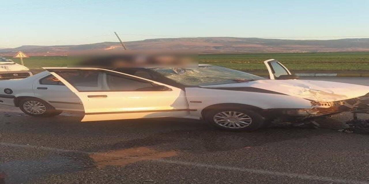 Motosiklet ile otomobil çarpıştı: 1’i ağır 3 yaralı